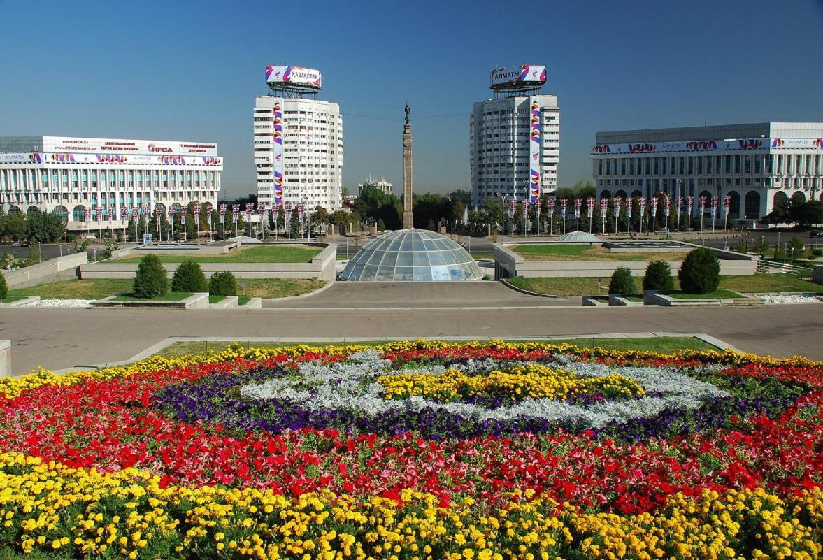 Nadezhda Apartments On Abay Avenue 59 Almaty Exterior foto