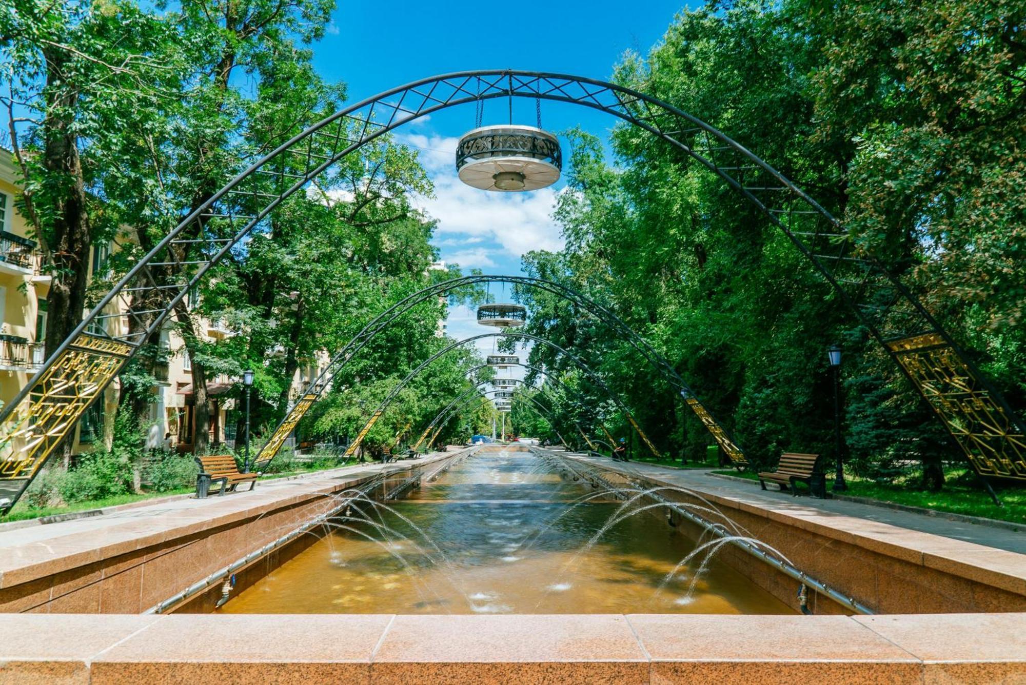 Nadezhda Apartments On Abay Avenue 59 Almaty Exterior foto
